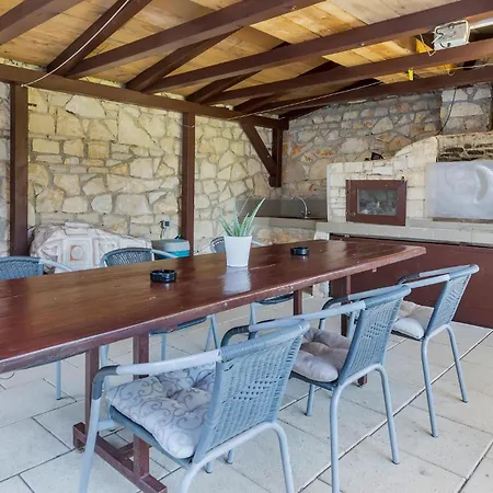 Stunning In With Kitchen Apartment *